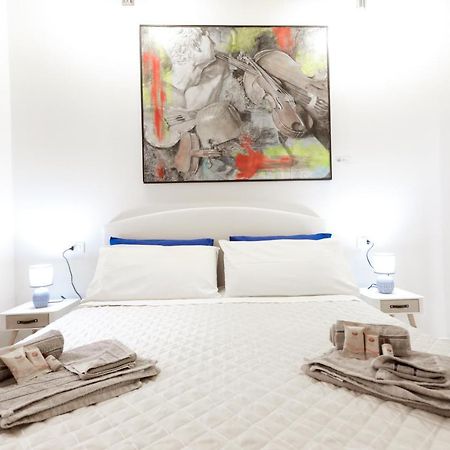 Appartamento Andrea Amati Nel Cuore Di เกรโมนา ภายนอก รูปภาพ