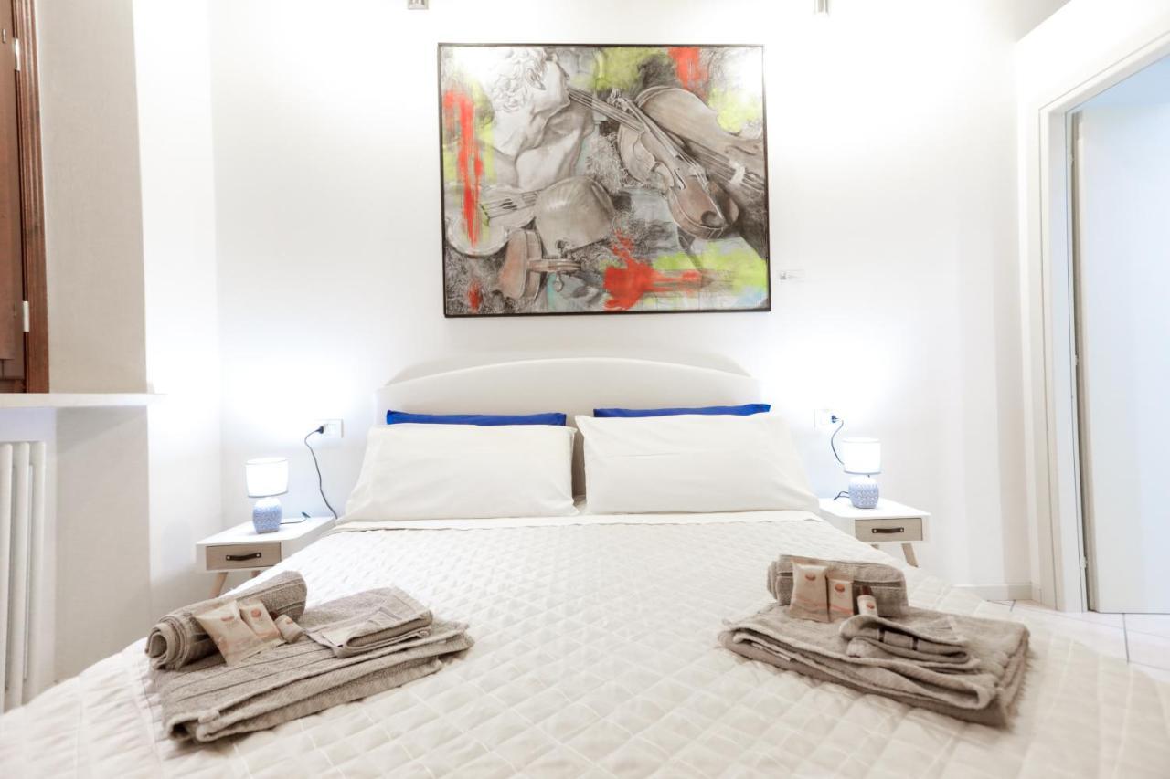Appartamento Andrea Amati Nel Cuore Di เกรโมนา ภายนอก รูปภาพ