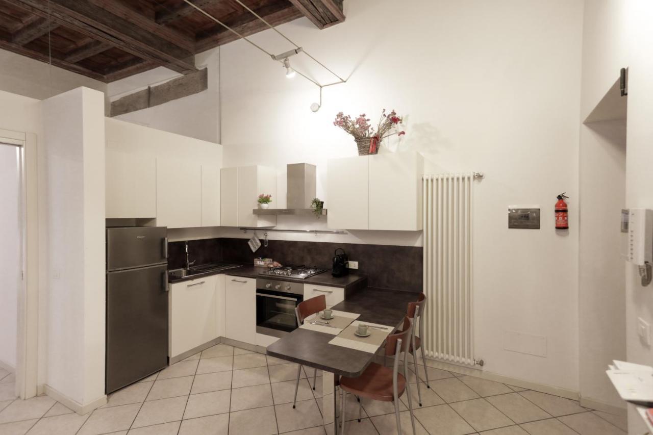 Appartamento Andrea Amati Nel Cuore Di เกรโมนา ภายนอก รูปภาพ