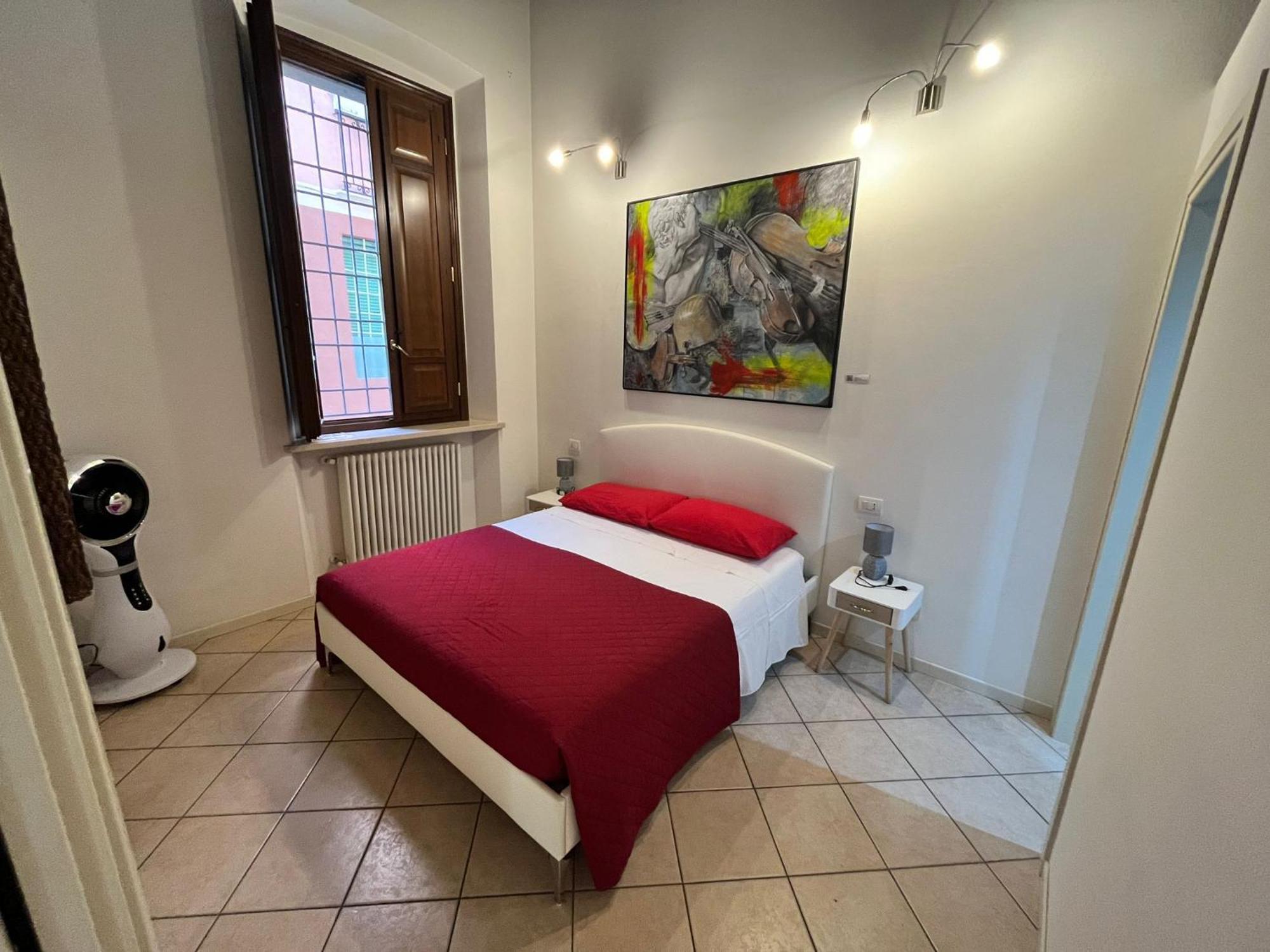 Appartamento Andrea Amati Nel Cuore Di เกรโมนา ภายนอก รูปภาพ